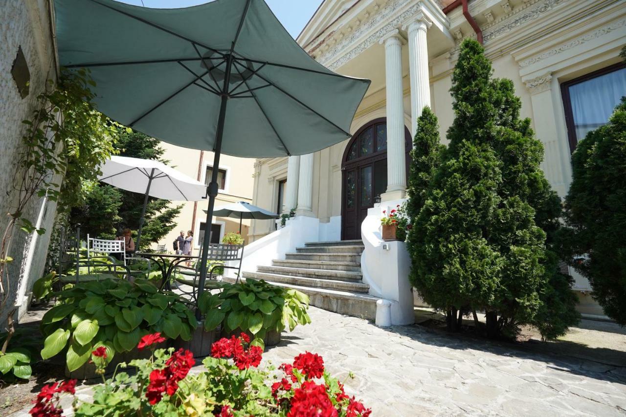 City Center Premium Apartments Bucarest Esterno foto