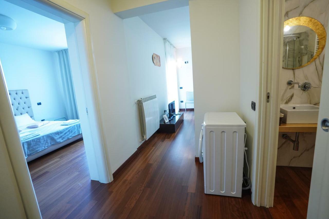 City Center Premium Apartments Bucarest Esterno foto