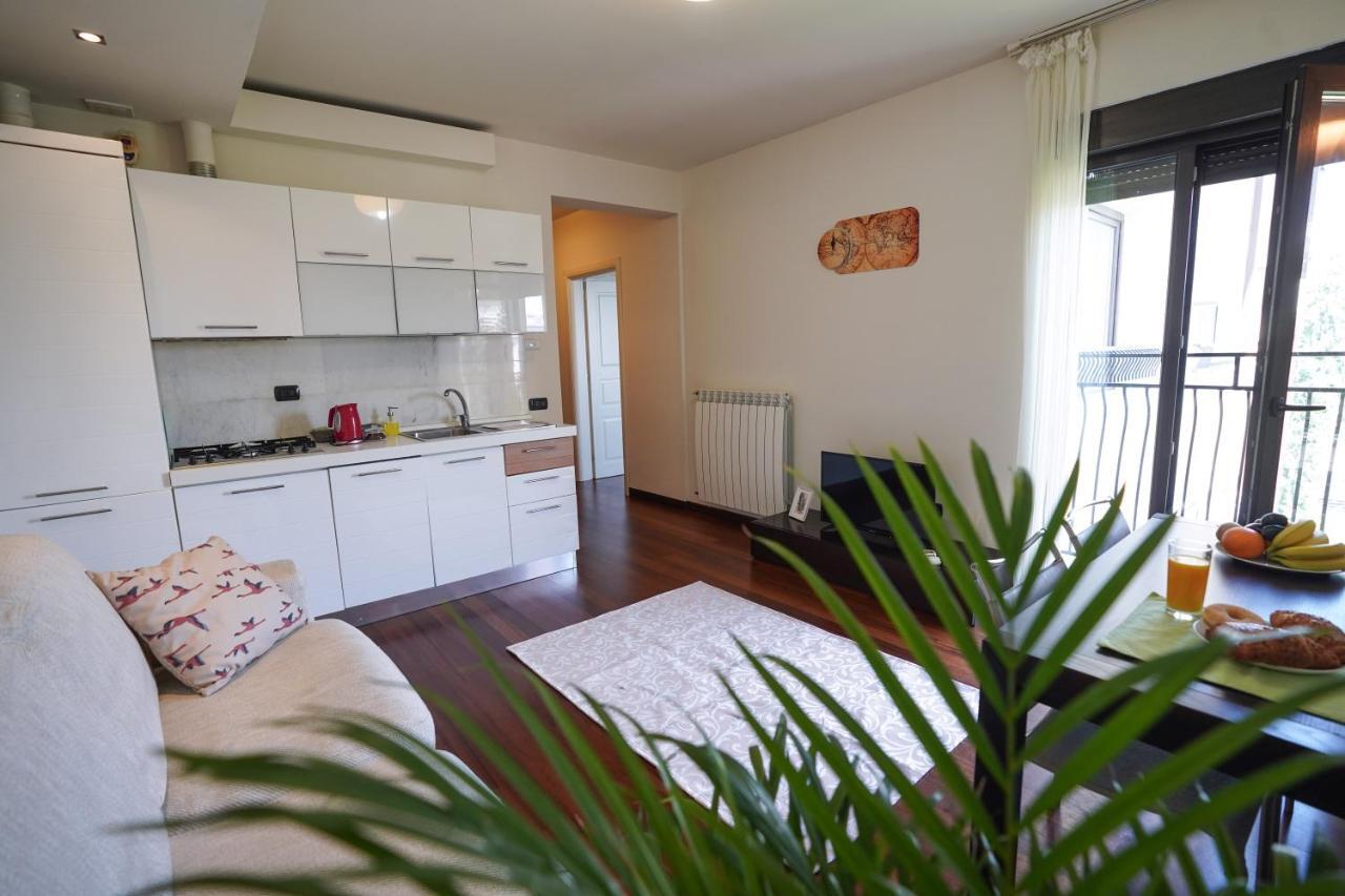 City Center Premium Apartments Bucarest Esterno foto